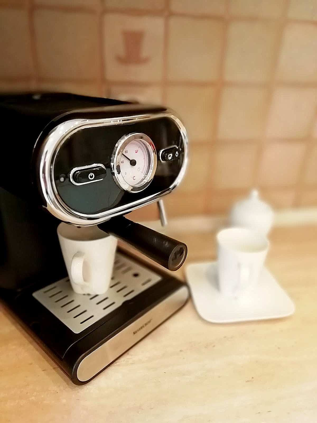 ekspres do kawy apartamentu fabryka endorfin w kłodzku/coffee machine in apartment Fabryka Endorfin Klodzko